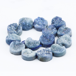 Akmens pērles, dabīgas kvarca kristāla drūzas, zilas, 14 mm x 6~7 mm